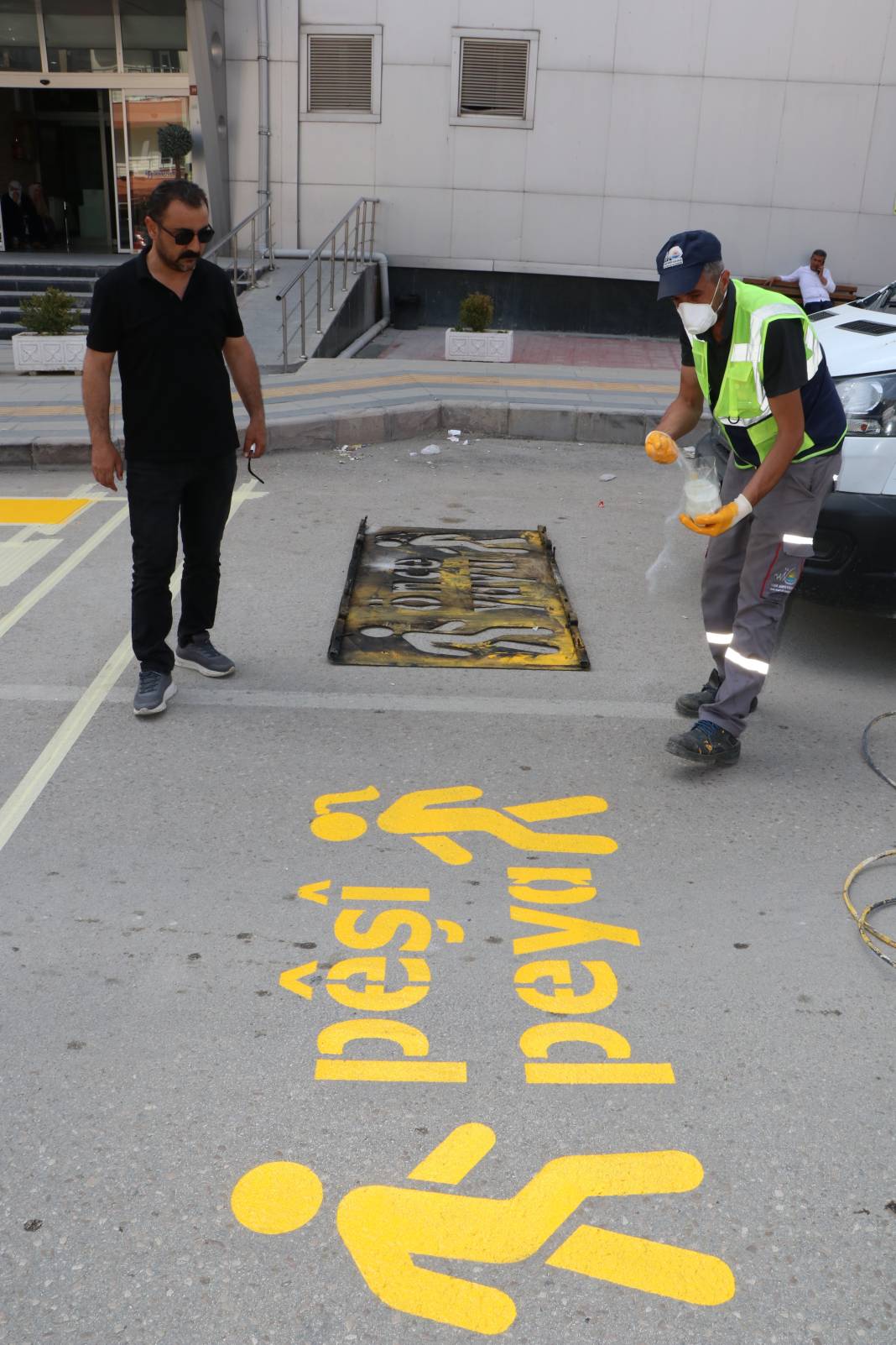 Van'da trafik düzenlemesinde Türkçe ve Kürtçe uyarılar 1